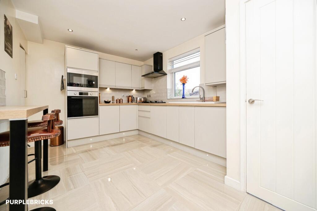 House in Sandwell, West Midlands - More