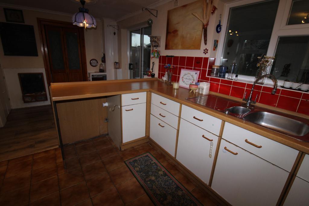 Shaftesbury Crescent, Bletchley, Milton Keynes, Buckinghamshire, MK3 6LH photo 4