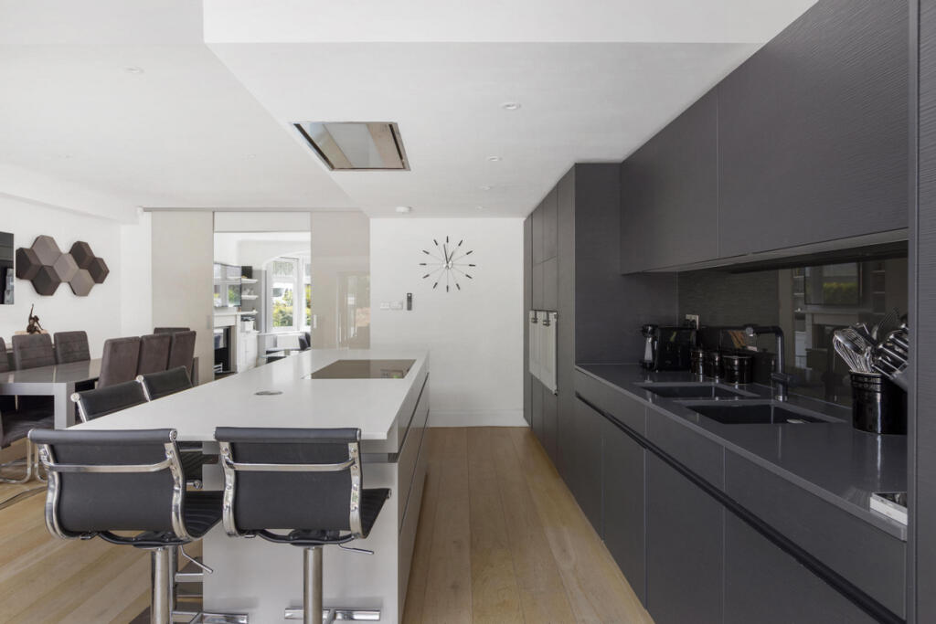 House in London - View 5