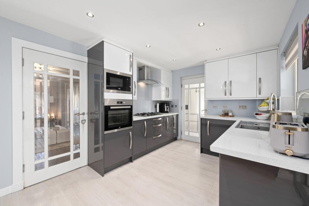 House in Mid Calder, Craigshill - View 3