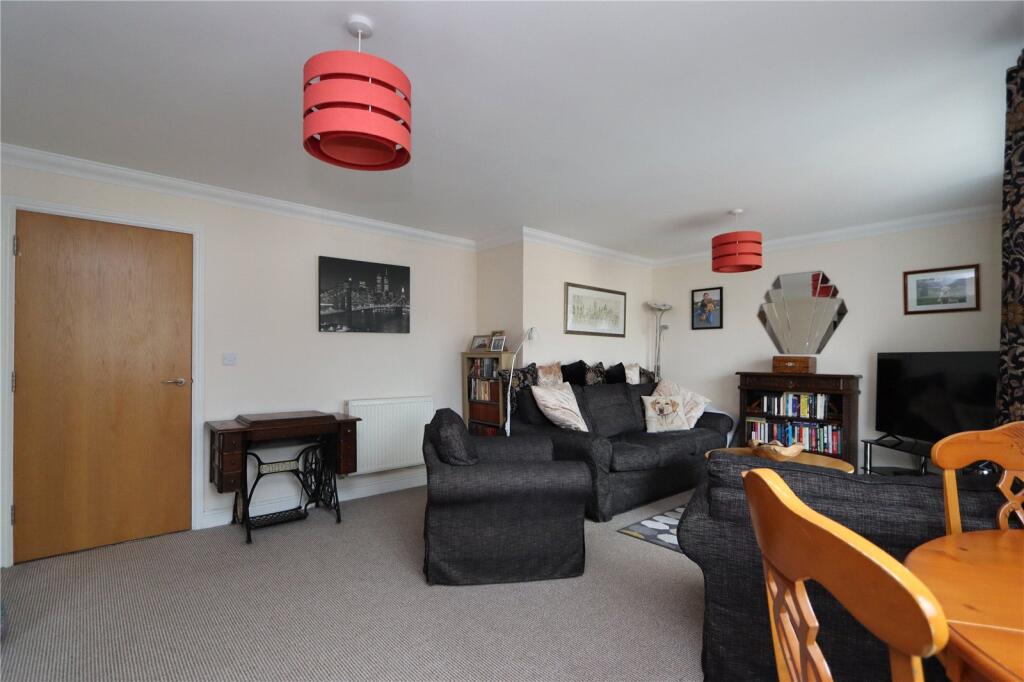 Goodrington Place, Broughton, Milton Keynes, Buckinghamshire, MK10 photo 4