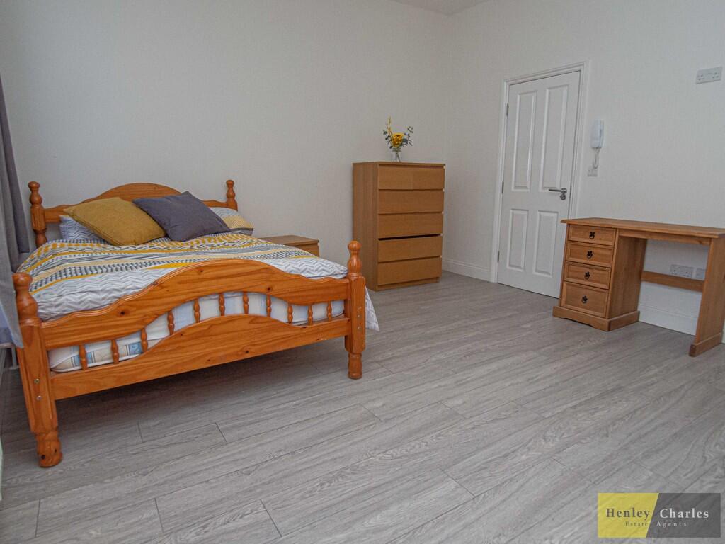 Additional image 11 of Room 1, 25 Endwood Court Road