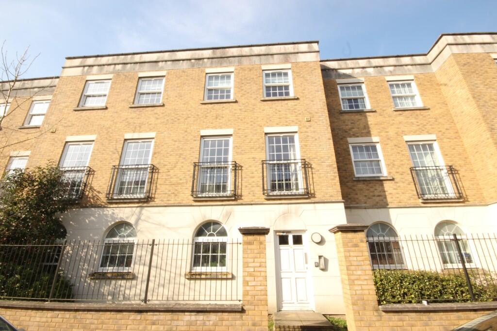 2-bed flat on Tarragon Road, Maidstone, Kent, ME16, £240,000