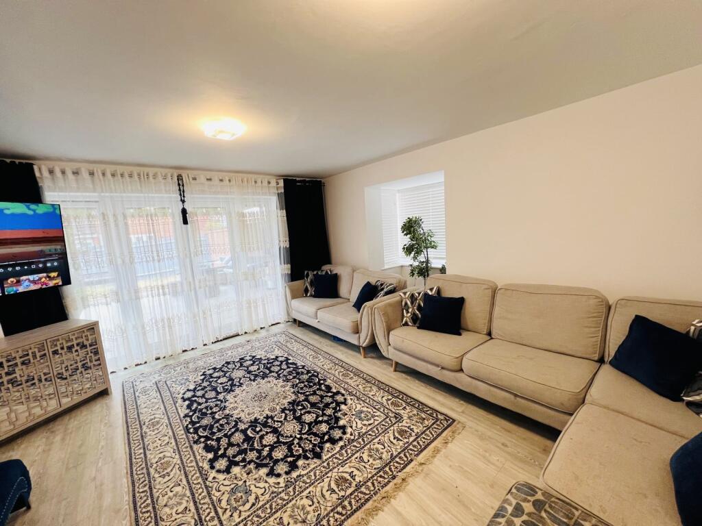 House in Horsham, Colgate - View 4
