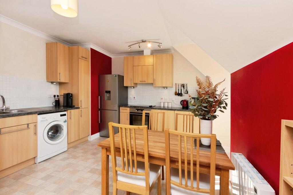 Apartment in Surrey Heath, Surrey - View 5