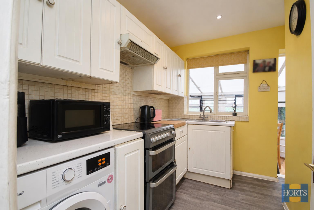 Bouverie Road, Hardingstone, Northampton photo 3