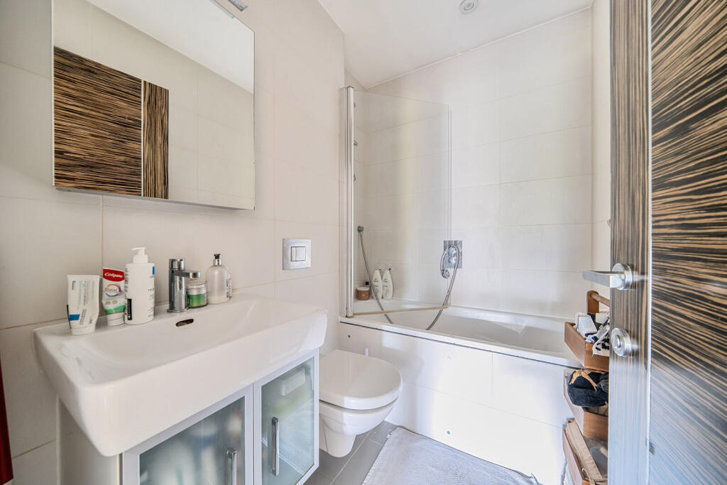 Apartment in London, World's End, Brompton - More