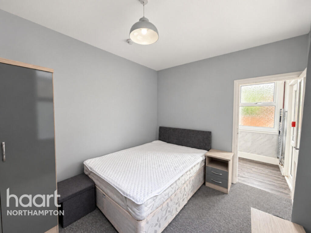 House in Northampton, Phippsville - More