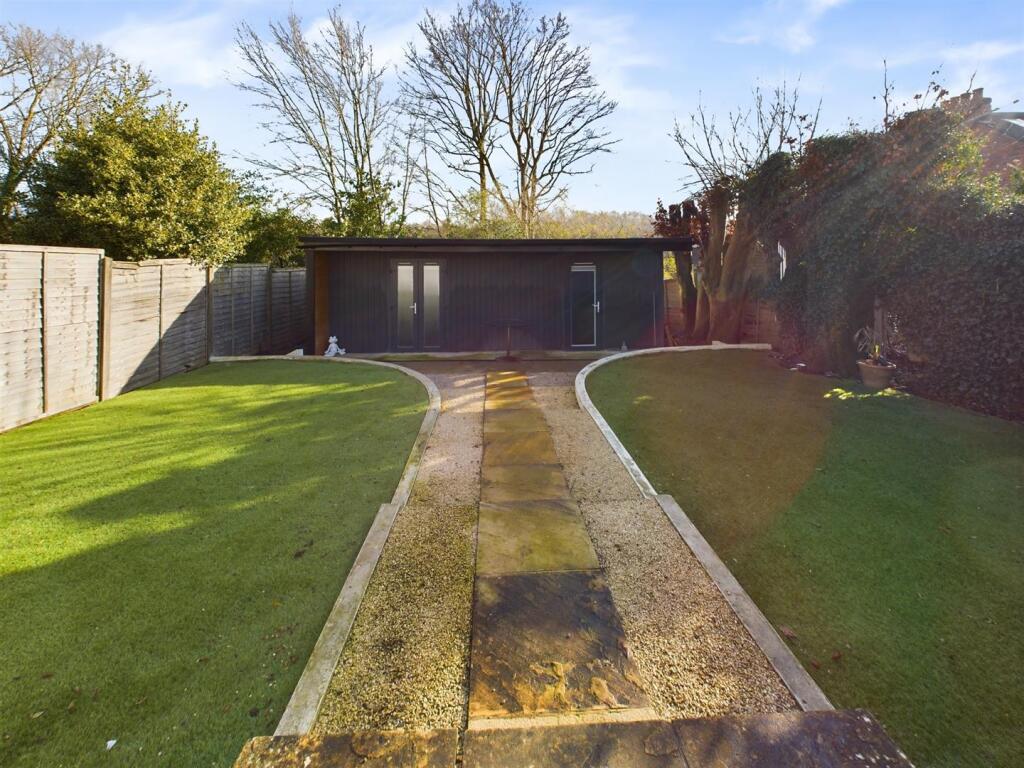 House in Coulsdon, Hooley - View 3
