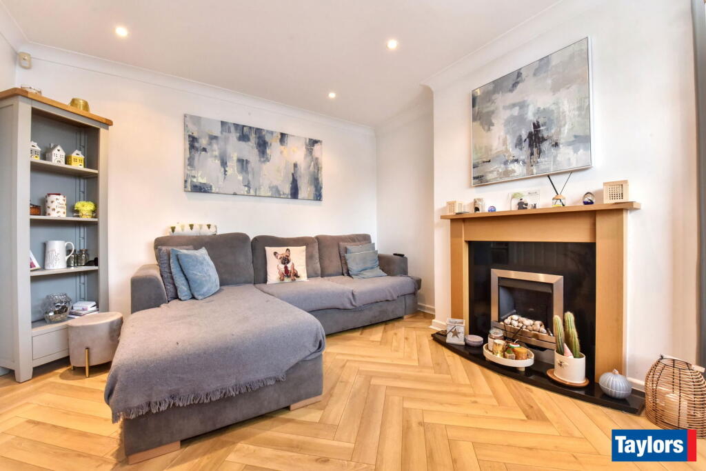 KINGSWINFORD, Lowe Drive - View 4
