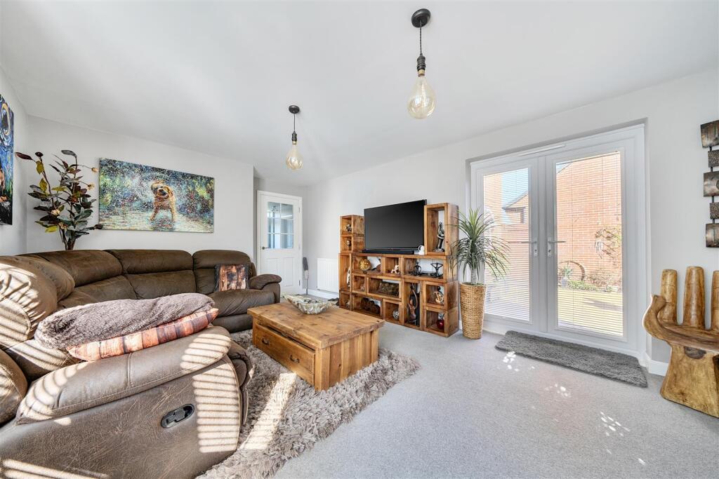 Hazelnut Way, Whitchurch. photo 2