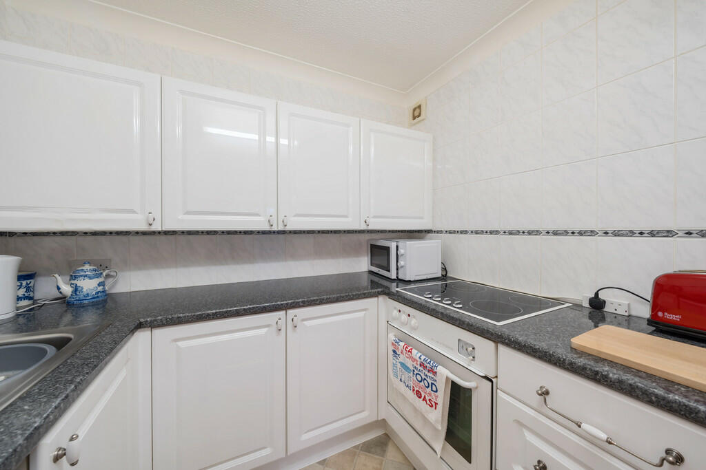 5 Strand Court,The Esplanade, Grange-over-Sands, Cumbria, LA11 7HH photo 4