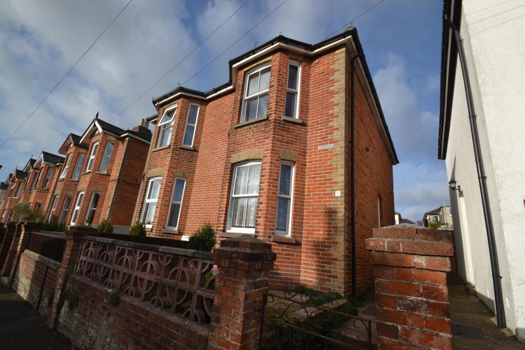 2-bed semi-detached on Abingdon Road, Ryde, Isle Of Wight, £150,000
