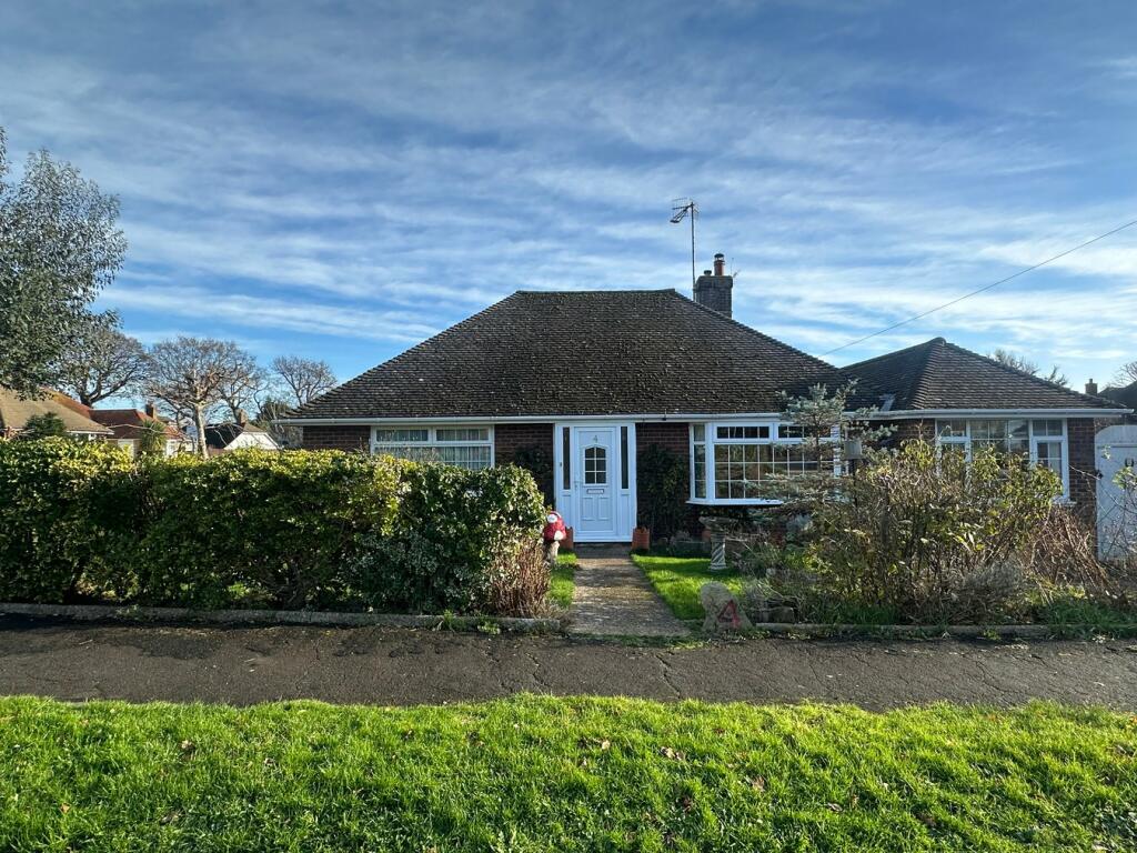 2-bed detached on Blackfields Avenue, Bexhill-on-Sea, TN39, £440,000