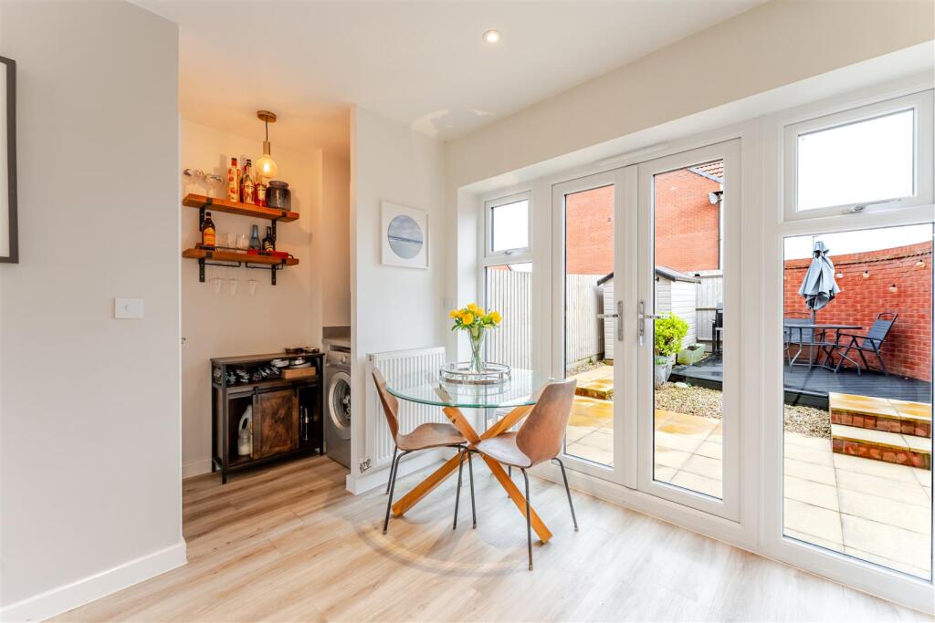 Beautifully presented two bedroom home in the village of  Yatton photo 4