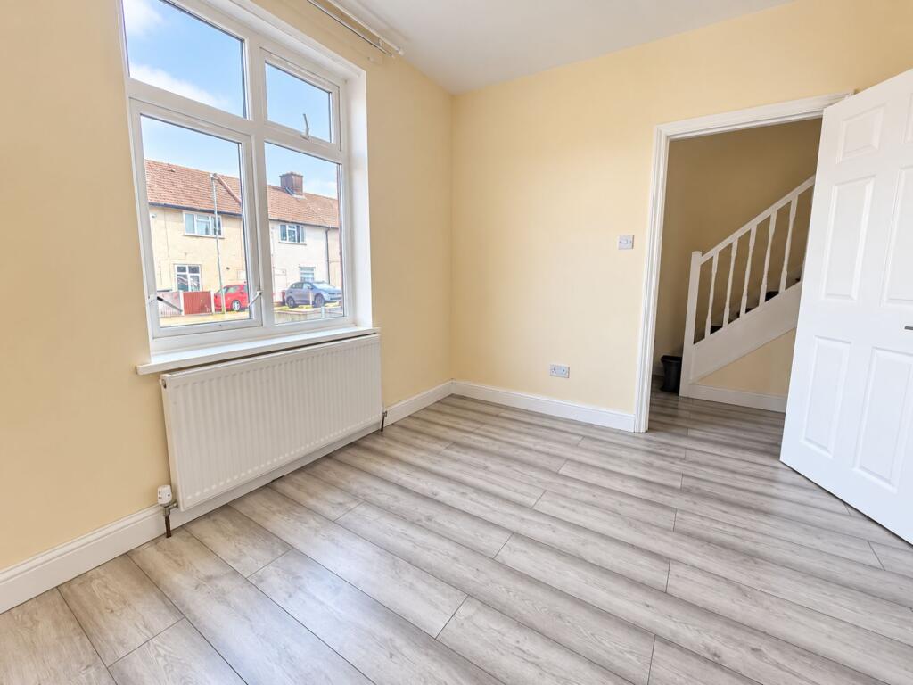 Apartment in Romford - View 5