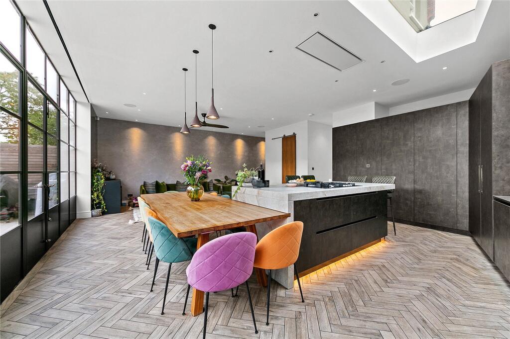 House in London - View 5