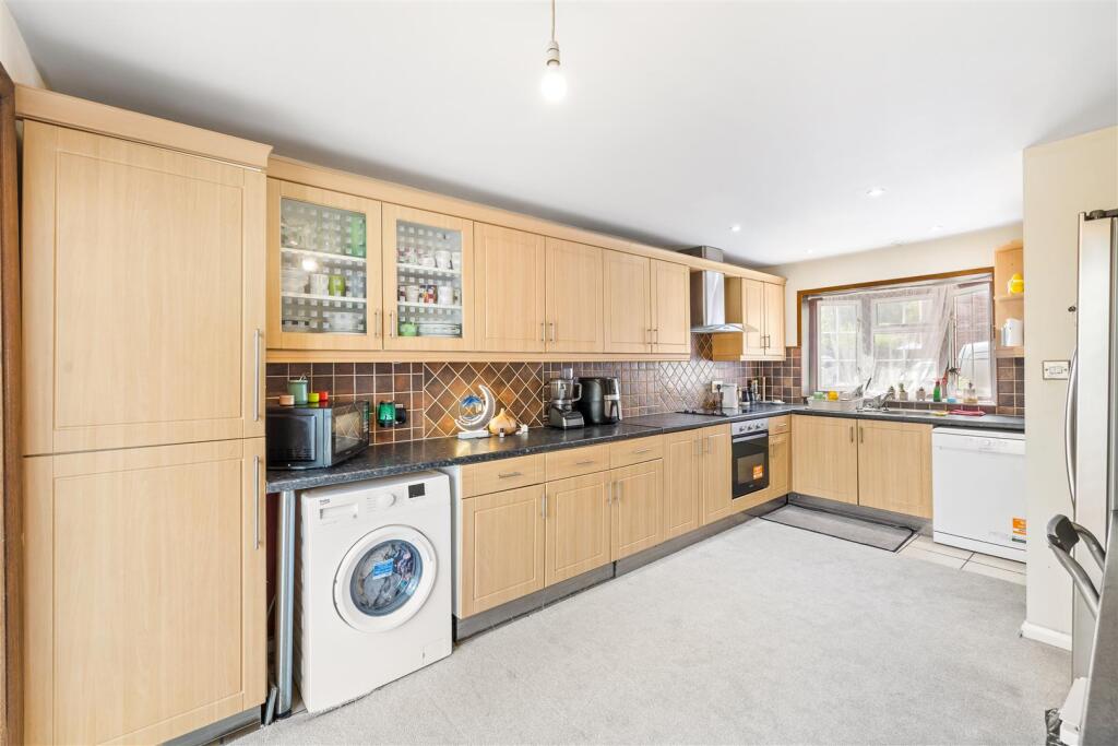 House in Crawley, Ifield West - View 2