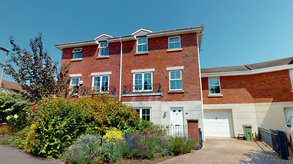 House in Gloucester - View 3