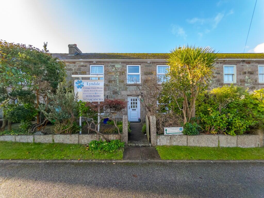 8-bed semi-detached on Meneage Road, Helston, £595,000