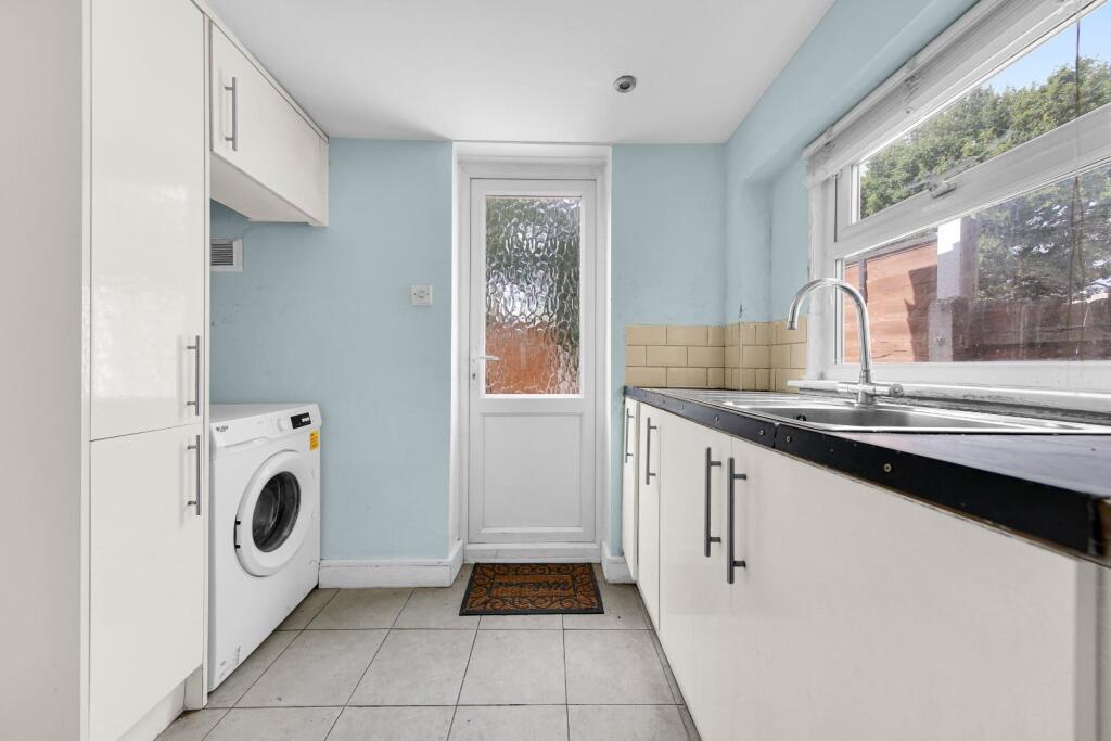 House in Romford - More
