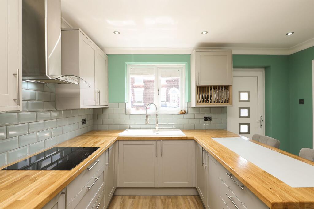 House in Chesterfield, Brimington Common, Brimington - More