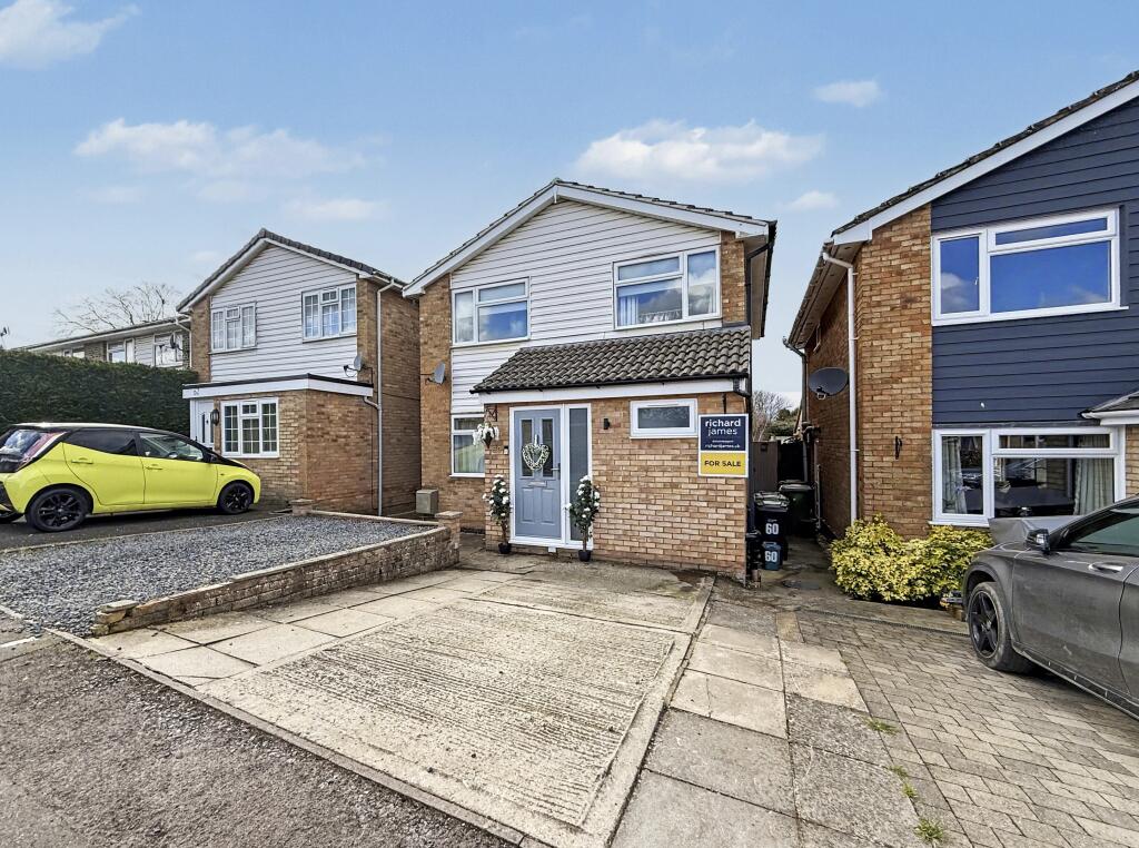 4-bed detached on Marines Drive, Faringdon, SN7, £375,000