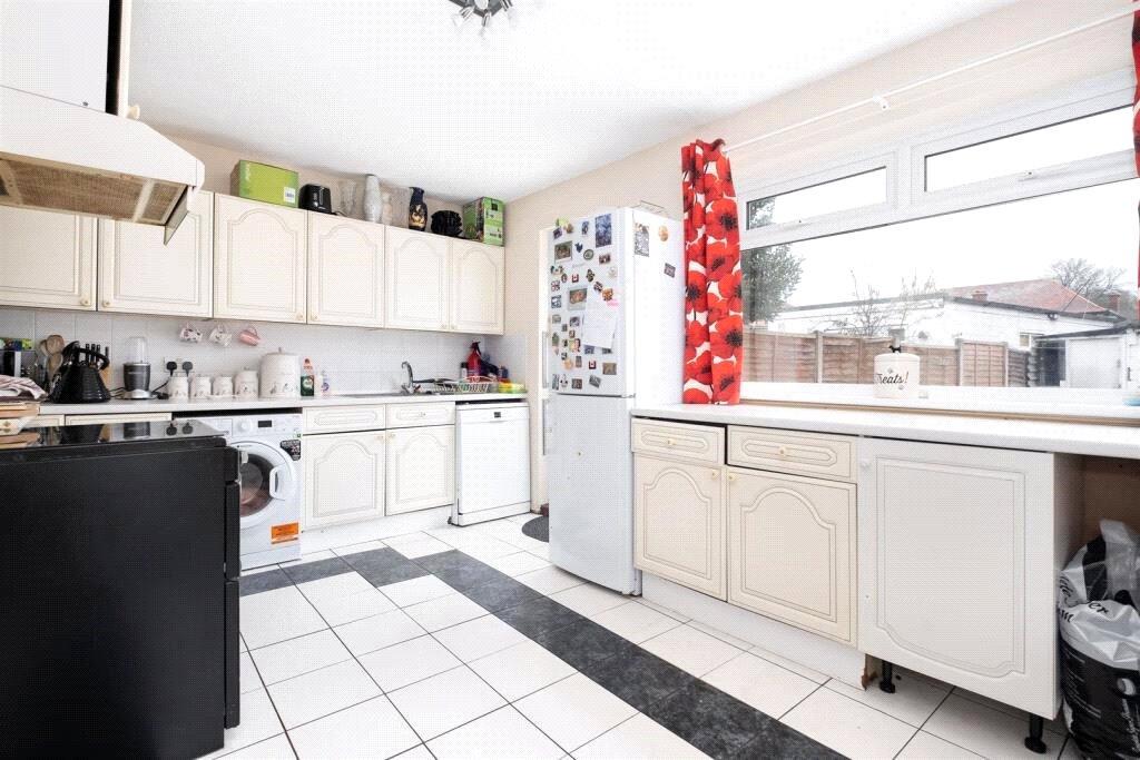 Manton Close, Hayes, Greater London, UB3 photo 4