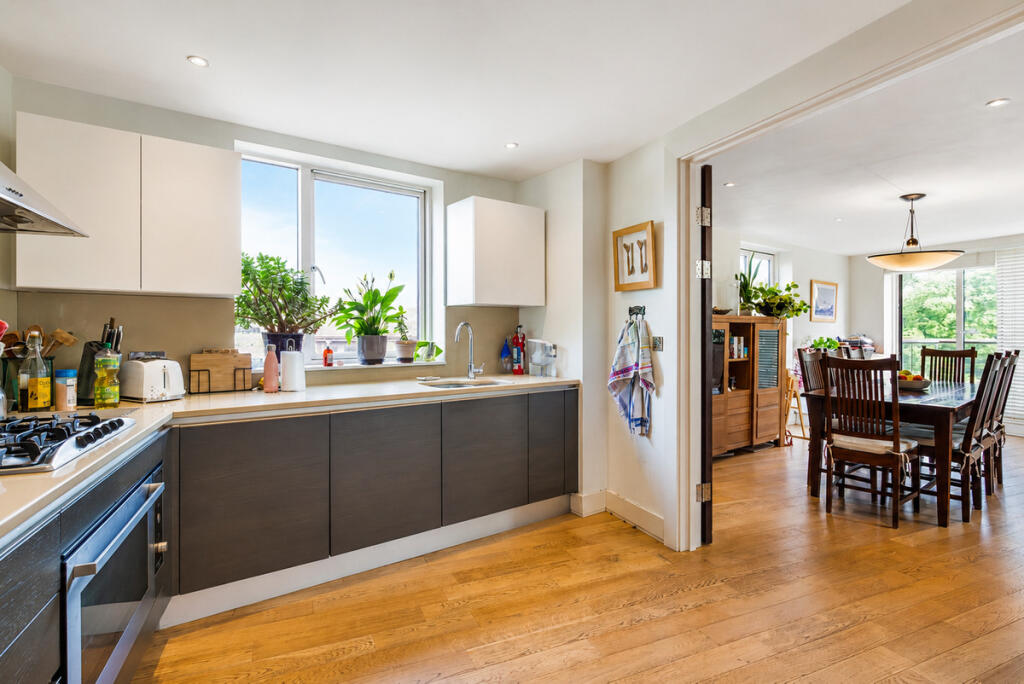 Apartment in Twickenham - View 5