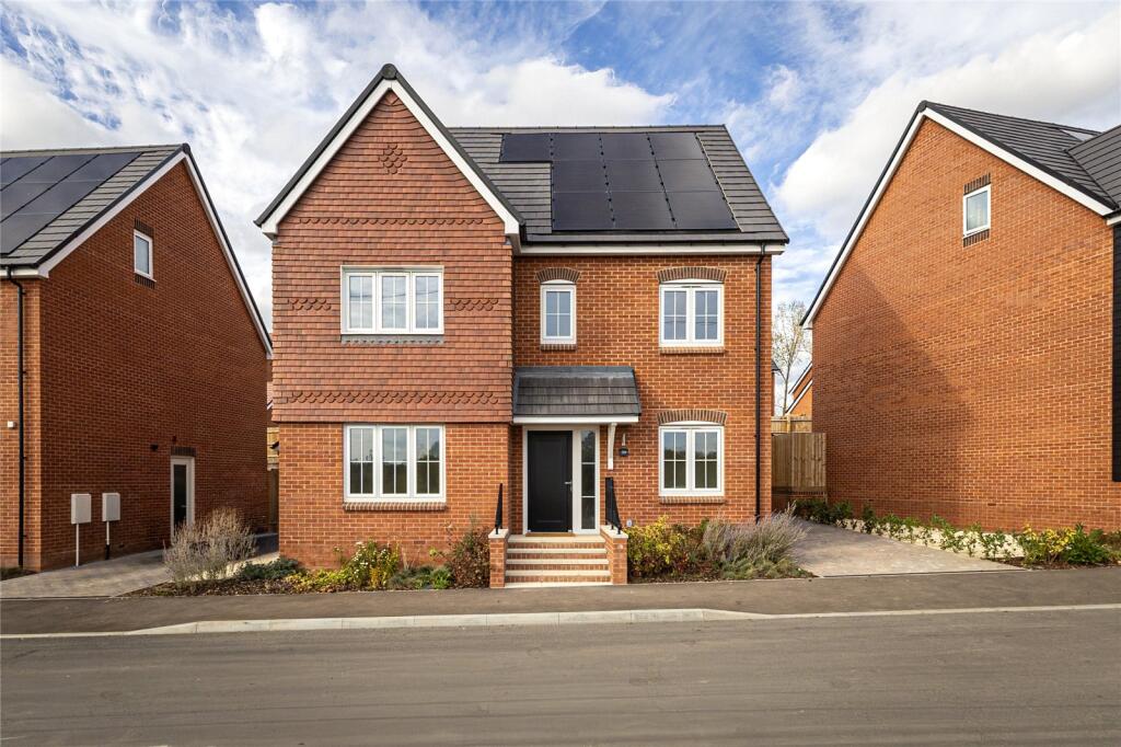 5-bed detached on King Georges Vale, Coronation Avenue, Cuffley, Hertfordshire, EN6, £1,000,000
