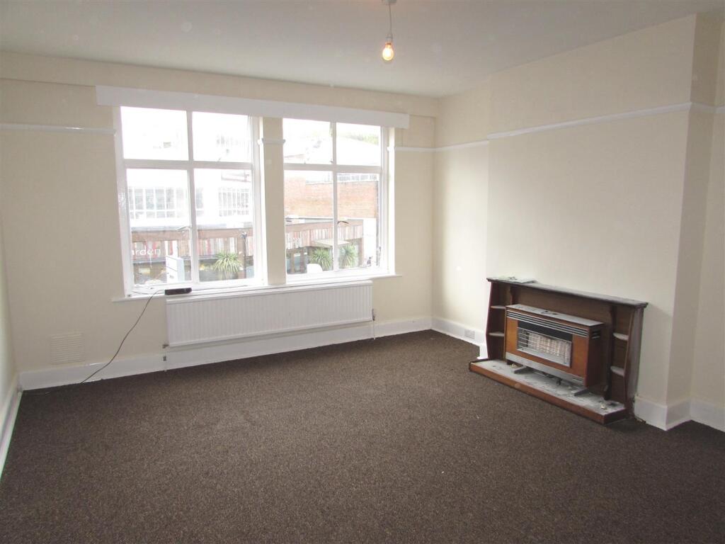 Main image of property: LARGE THREE BEDROOM TOWN CENTRE APARTMENT
