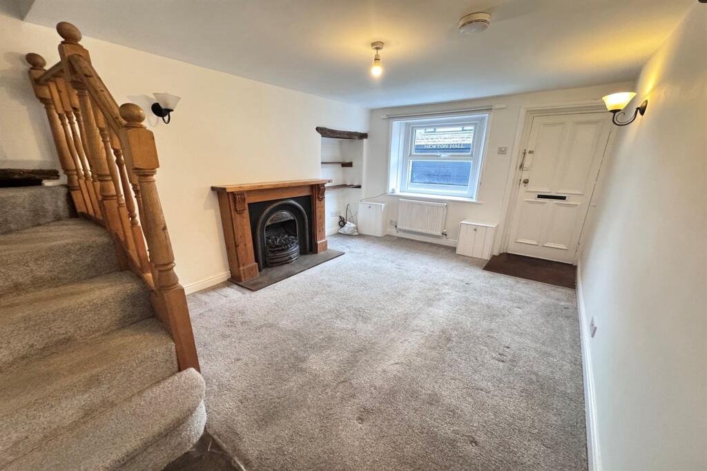 Manchester Road, Chapel-En-Le-Frith, SK23 photo 3