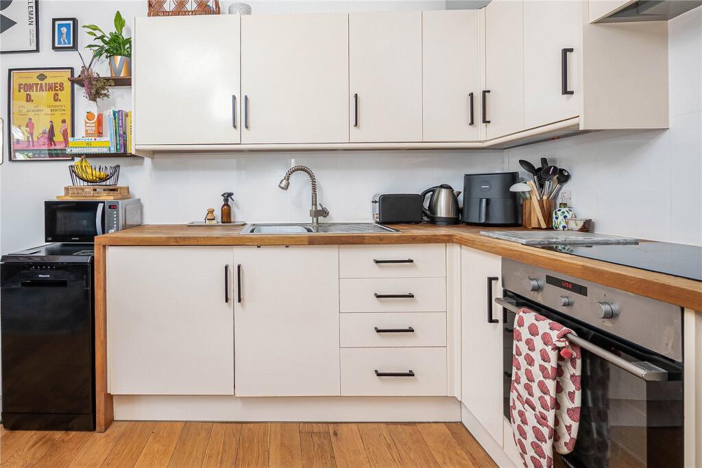 Apartment in Twickenham - View 5