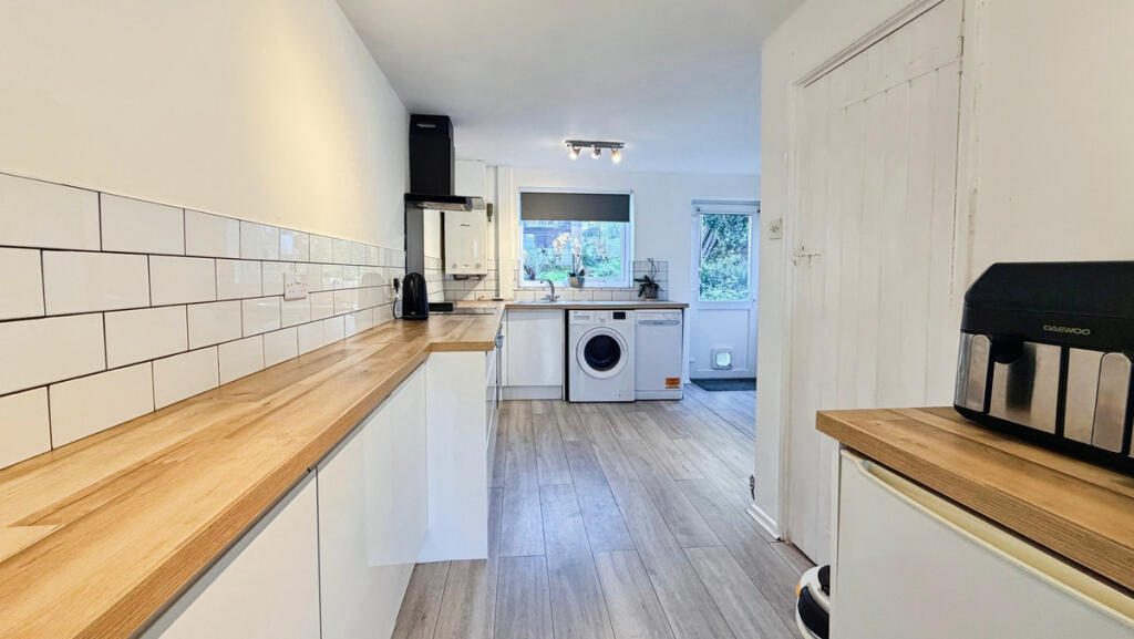 Queensland Crescent, Burton-on-trent, DE15 photo 4