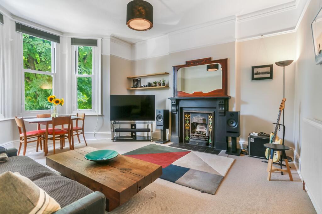 Apartment in Hove, Brunswick - View 2