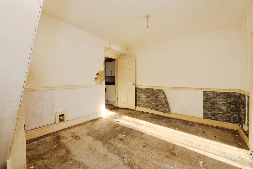House in Cardiff, Treherbert - More