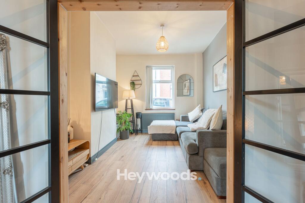 House in Stoke-on-Trent - More