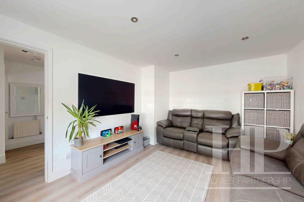 Rother Crescent, Crawley, RH11 photo 2