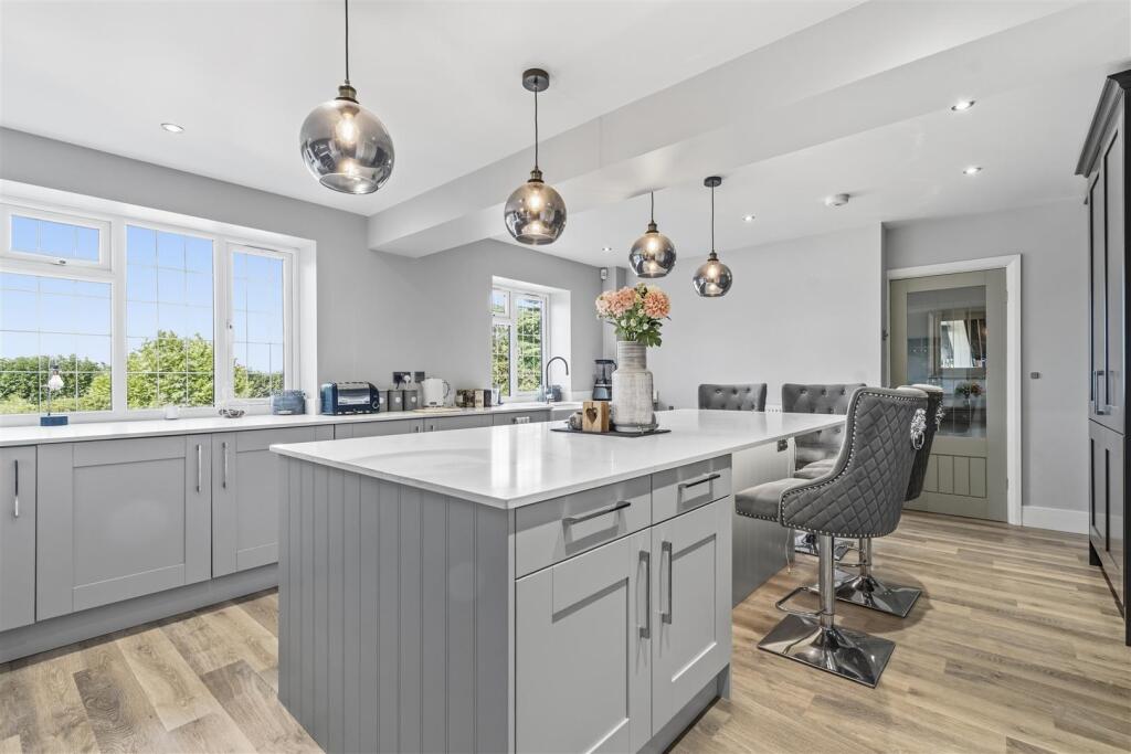 House in Lichfield, Shenstone - View 2
