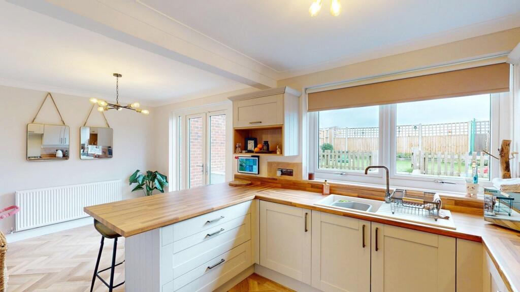 Lee Bank, Westhoughton, BL5 photo 3