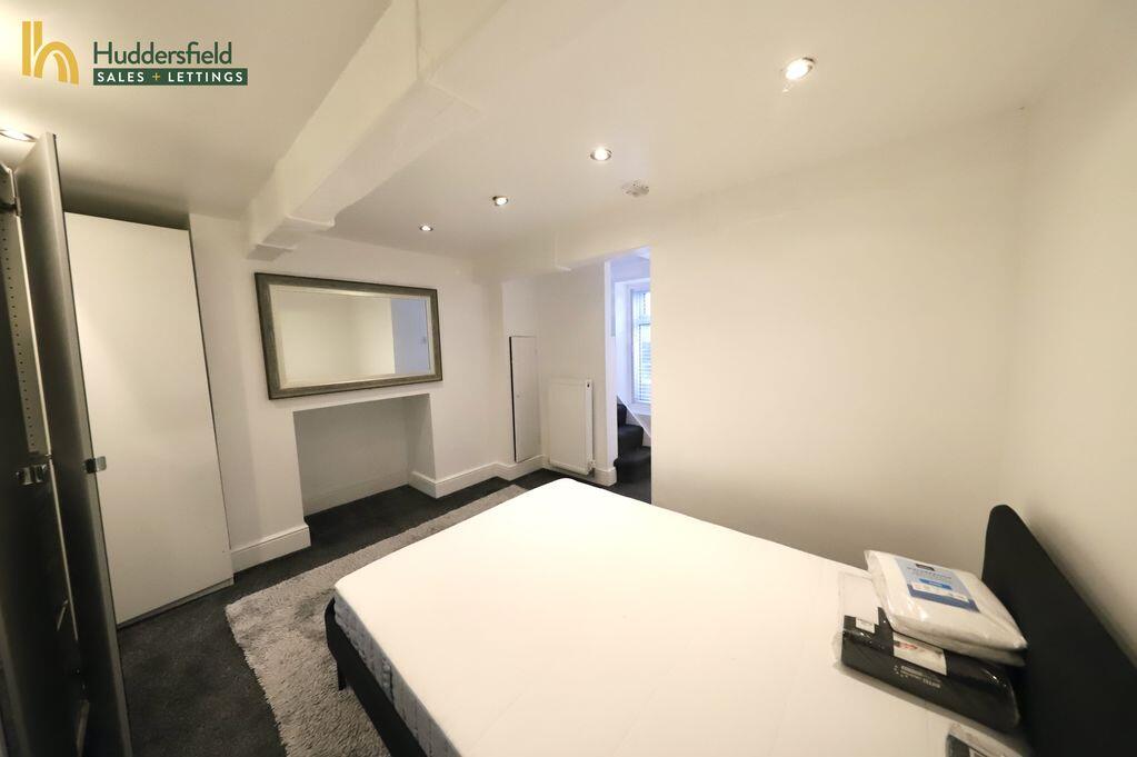 House in Huddersfield - View 5