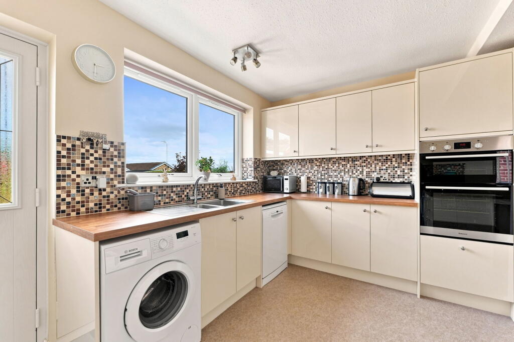 House in Rotherham, Bramley - View 5