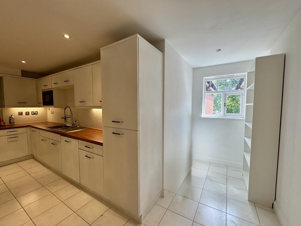 Apartment in Birmingham, West Midlands - View 4