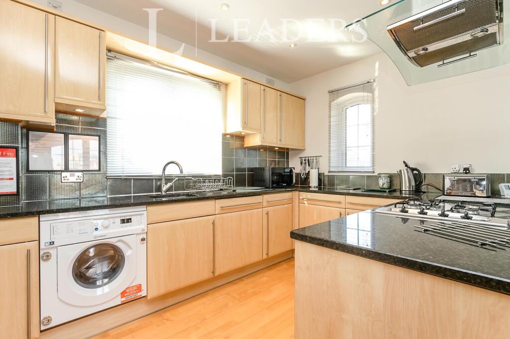 Apartment in Eastbourne, Phoenix Drive, Sovereign Harbour - View 4
