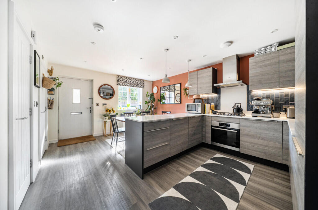 House in Redhill - View 4