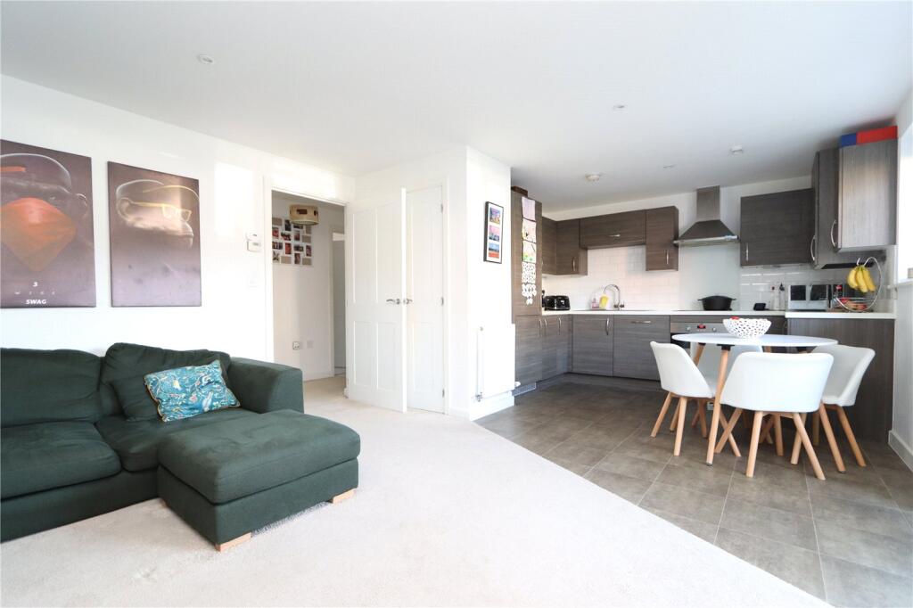 Apartment in Milton Keynes, Fairfields - View 4