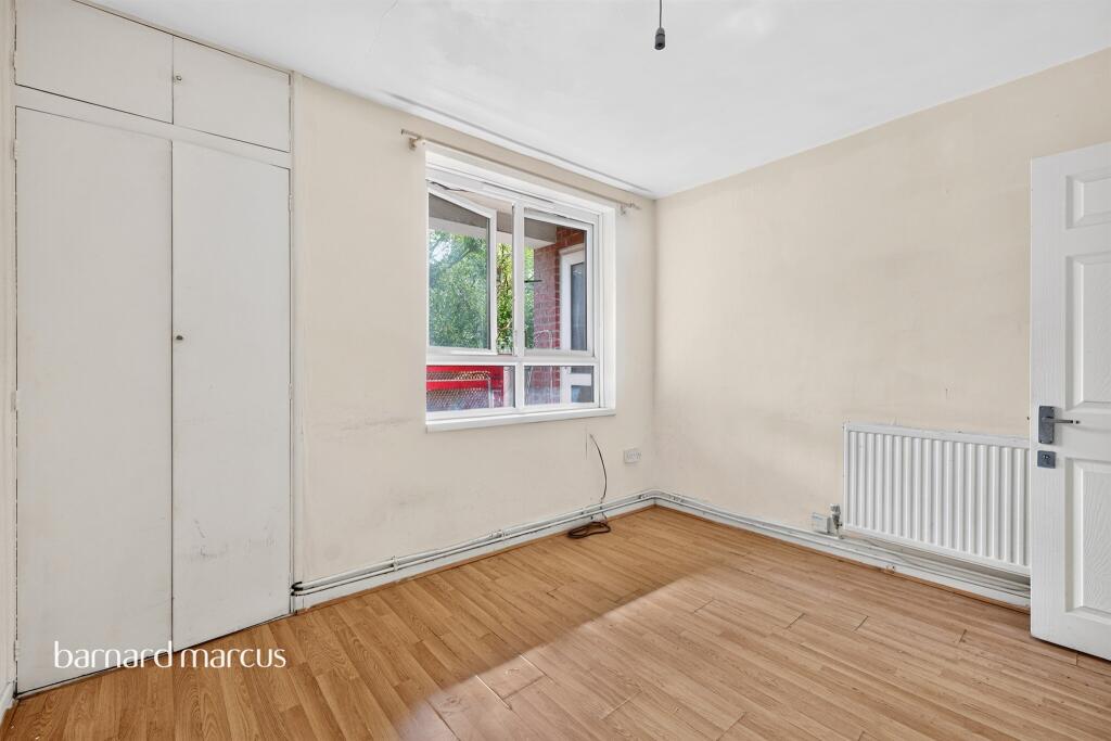 Apartment in London, Bells Gardens Estate, Peckham - View 4