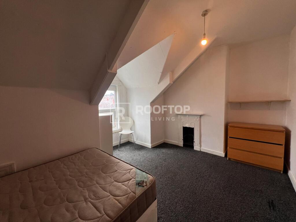 House in Leeds, Hyde Park - View 4