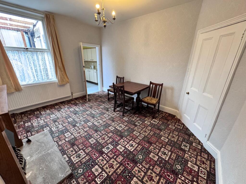 House in High Peak, Chapel-en-le-Frith - View 4