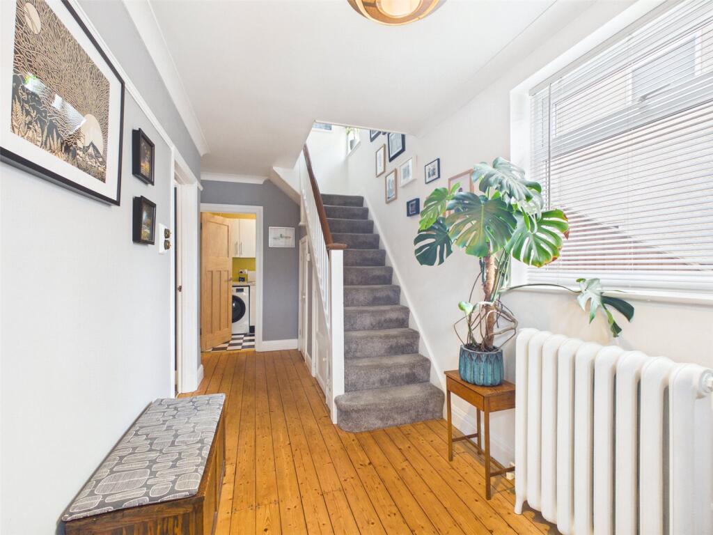 House in Gloucester - View 5